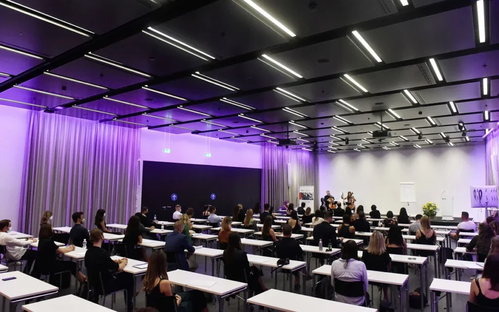 Saal mit FHNW Studierende
